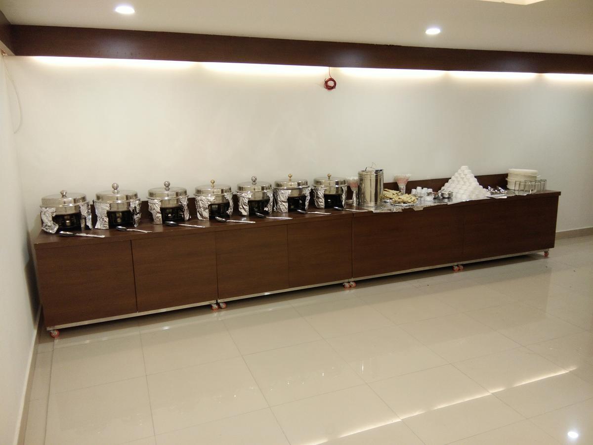 Morya Regency Hamidia Road Hotell Bhopal Exteriör bild